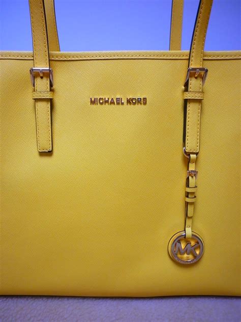 bolsa michael kors amarilla|bolsas michael kors originales.